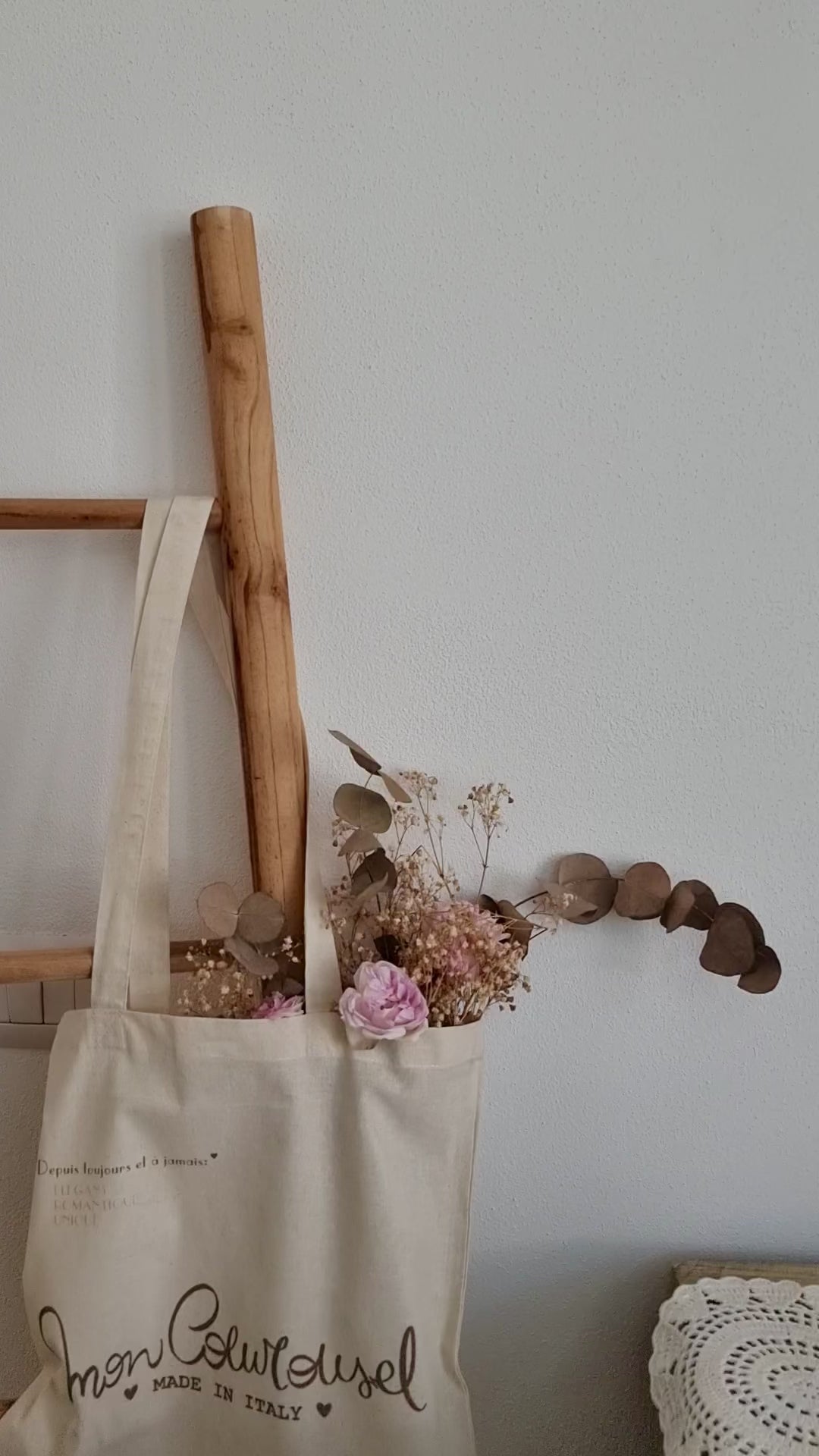Carica il video: 